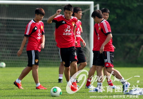 2013年中国足球队队员名单图片 59807 550x3