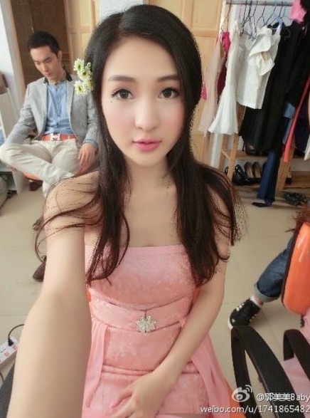 郭美美自称公主晒卖萌照 早前爆乳欲演海天盛宴