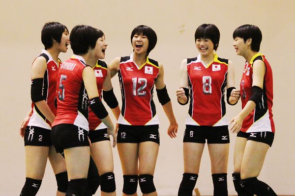 图文世少赛女排23日本日本队庆祝