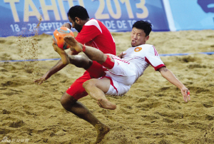 谁说在杭州不能玩沙滩足球?(图)
