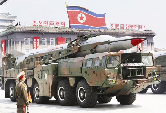 朝鲜阅兵大秀远程导弹(图)-搜狐滚动