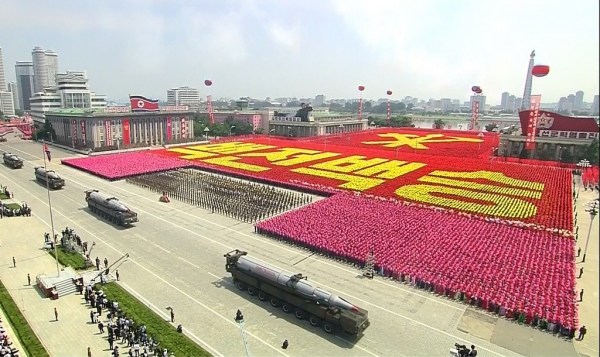 当地时间2013年7月27日,朝鲜平壤举行阅兵仪式,纪念 ...