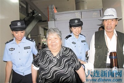 【图】沈铁大连站公安派出所开展为民服务活动(图)
