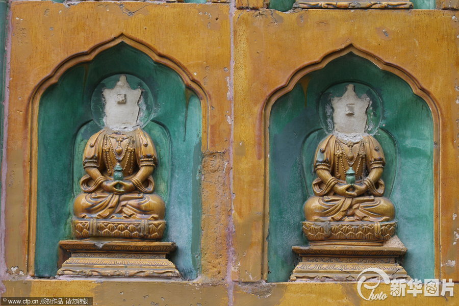 2013年07月27日,颐和园智慧海外墙的琉璃佛像