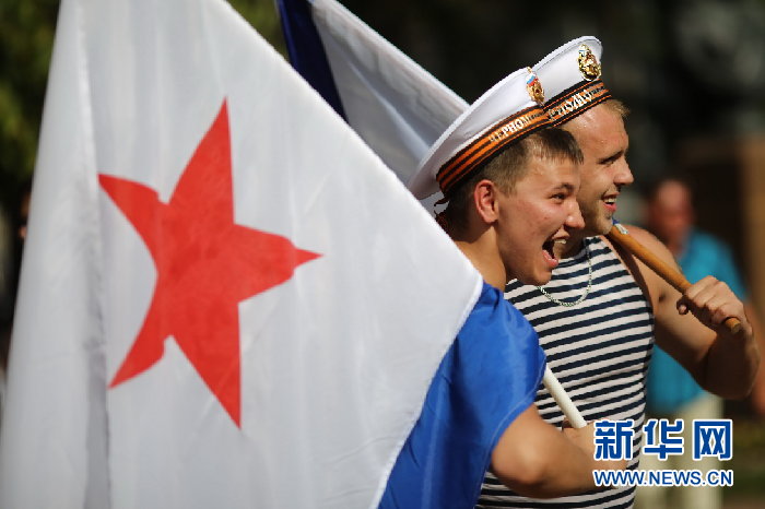 7月28日，俄罗斯圣彼得堡等城市和海军各舰队举行庆祝活动，欢庆海军节。俄罗斯海军创建于1696年,每年7月的最后一个星期日是俄罗斯海军节。