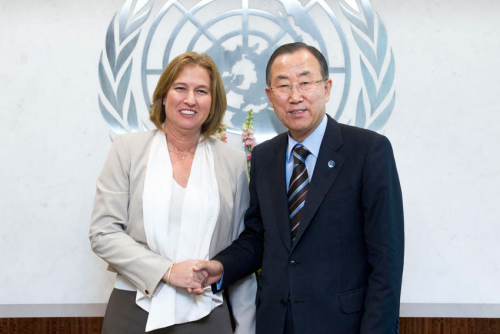 联合国秘书长潘基文在纽约总部会见以色列首席谈判代表、司法部长利夫尼。