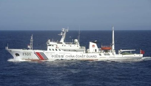 资料图：中国海警船在钓鱼岛附近海域航行。