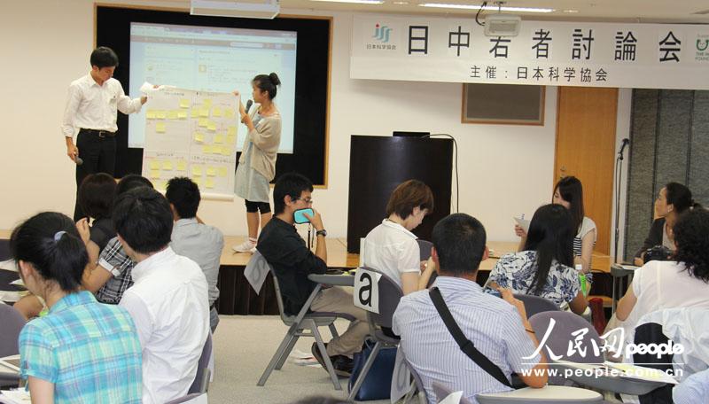 v军国:人民网军国刘女生情趣用品买记者去图片