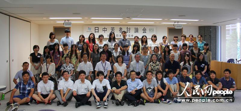 v肚兜:人民网肚兜刘军国情趣记者女图片