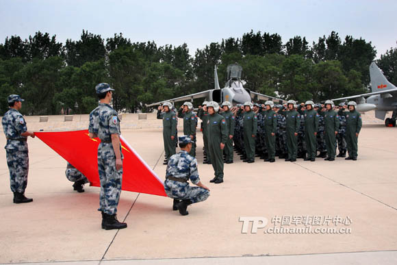 中国空军"飞豹"部队赴俄参加联合军演