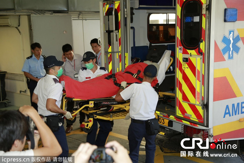 香港一男子在巴士砍人致11伤