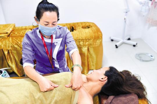 新婚小伙急学催乳技巧 只因怕别人为妻催乳(图)