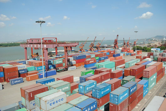 长沙新港集装箱码头堆场