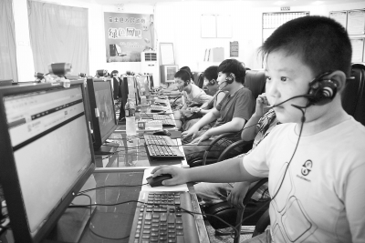 宝丰:"绿色网吧"丰富青少年假期生活(图)