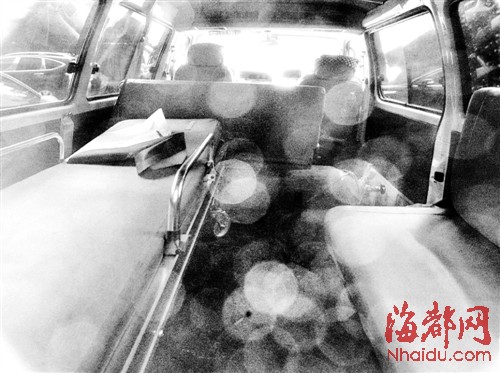 福州协和医院停车场黑车 改装面包车接病人