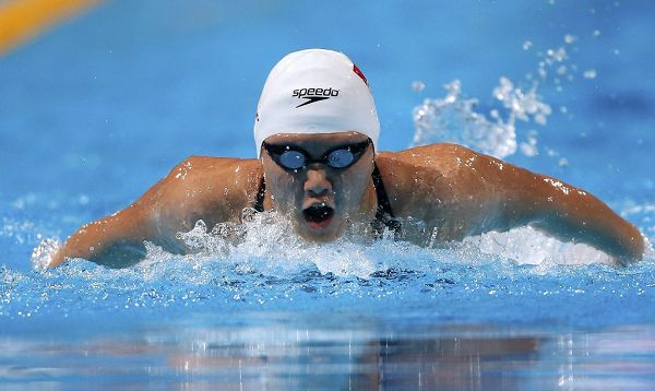 图文:女子400米混合泳预赛 叶诗文在比赛中