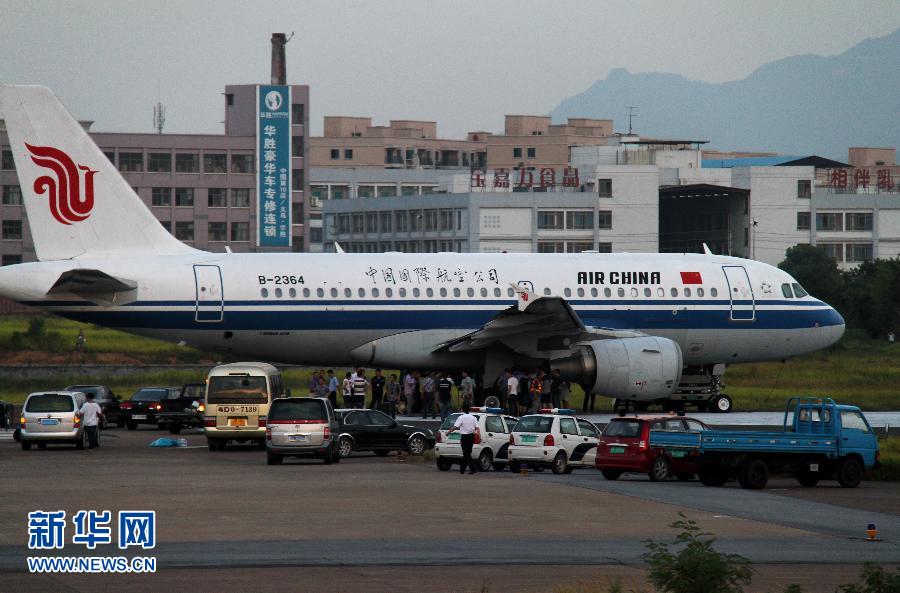 8月4日，执飞义乌至成都的CA4538航班的一架国航客机滑出跑道。