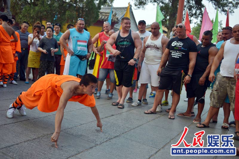 大力士登少林寺拜师 只为求得"一指禅(图)