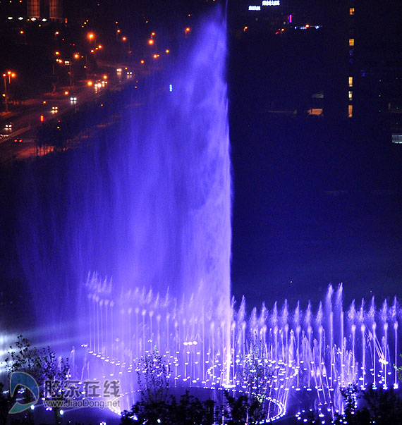 莱山五彩文化广场音乐喷泉 造型唯美(图)