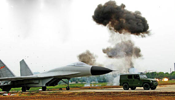 中国空军已装备充气式歼11战机假目标