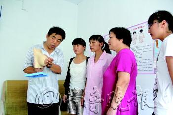 济南56岁男催乳师一年助百名产妇催乳