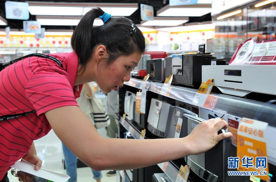 中国女排队员在香港轻松购物(组图)