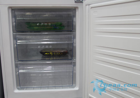 美菱BCD-278WP3BD冰箱冷冻室