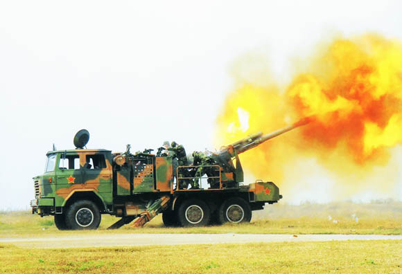 资料图:解放军某型122毫米轮式自行火炮.