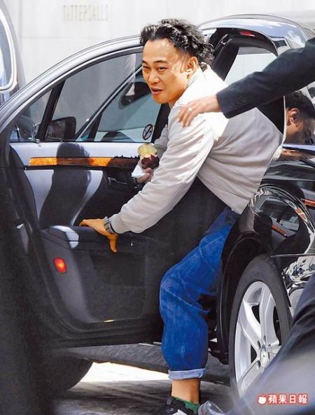 曝陈奕迅患躁郁症 携妻女躲刘銮雄豪宅养病
