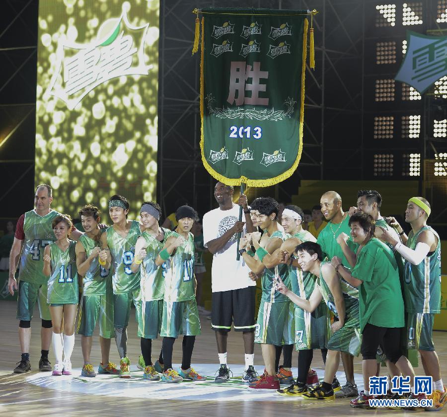 明星篮球赛在上海举行(组图)