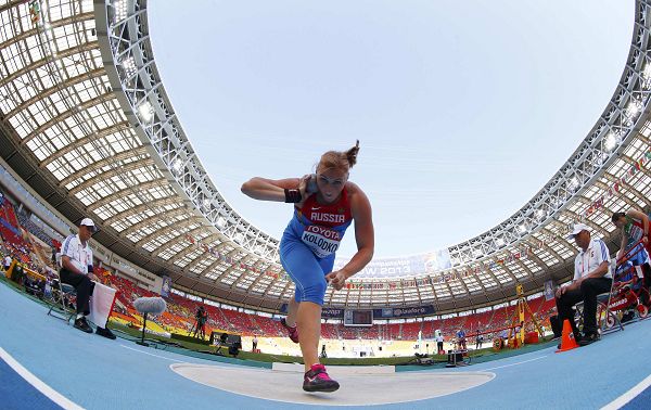 图文:世锦赛女子铅球资格赛 克洛德科比赛中