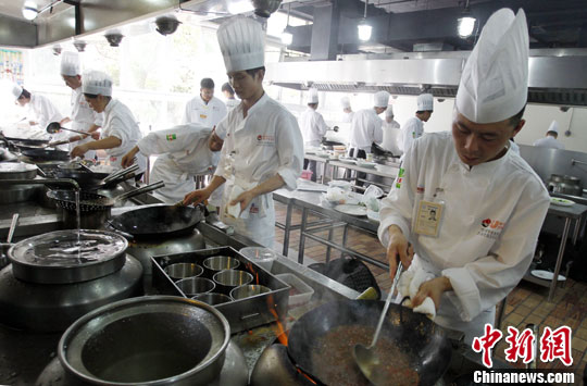 第七届全国烹饪技能竞赛在上海揭幕(图)