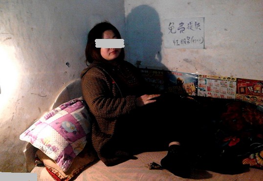 大妈山坡卖淫村中寡居老人买春乐此不疲组图