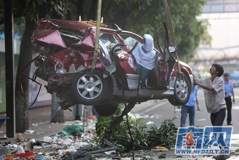 广州今晨发生3死4伤交通事故 司机涉嫌醉驾(组