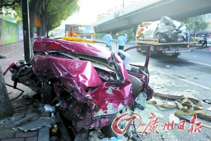 夺命豪车肇事前正在斗车