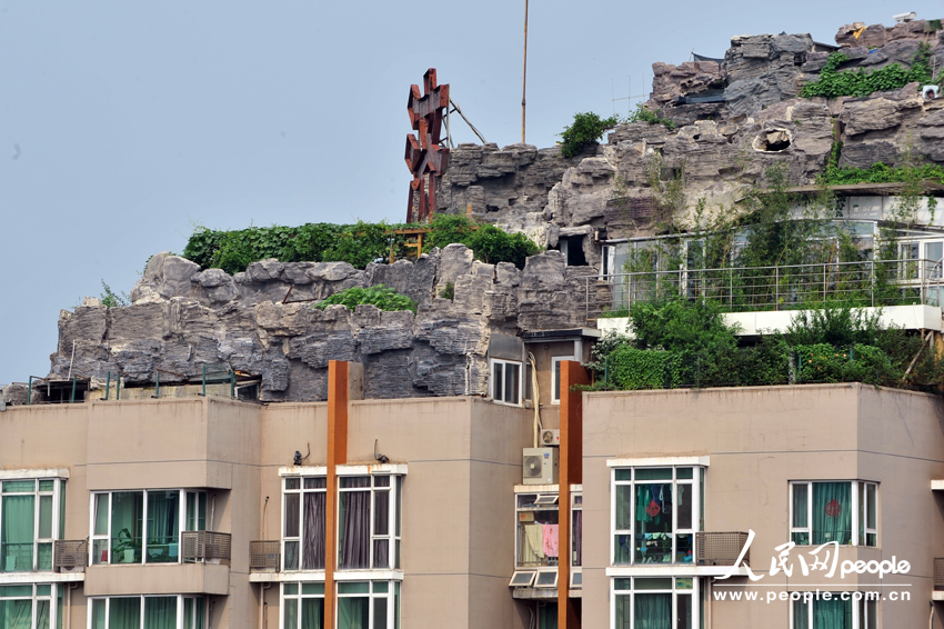 北京楼顶违建别墅 城管部门责令15天内申诉或