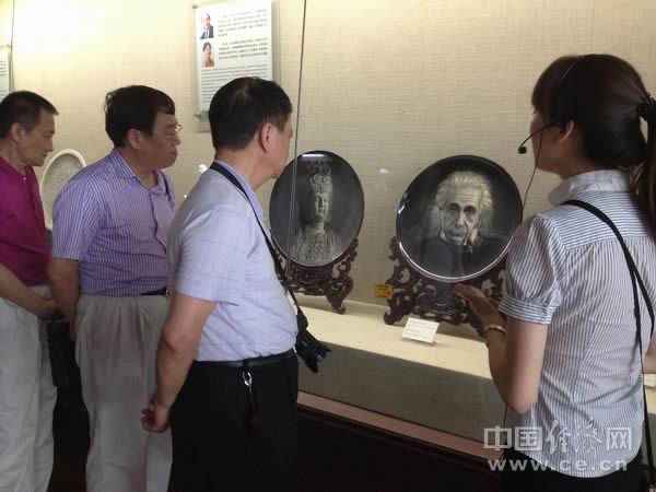 全国政协委员参观中国陶瓷博物馆(组图)
