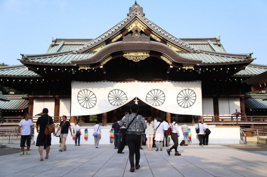 日本总务大臣新藤义孝参拜靖国神社【高清组图】