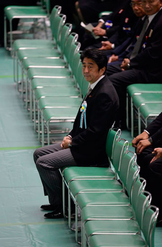日本首相、天皇出席日本战殁者追悼仪式(组图
