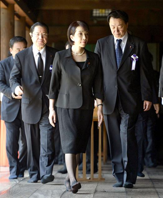 8月15日日本议员集体参拜靖国神社现场图集