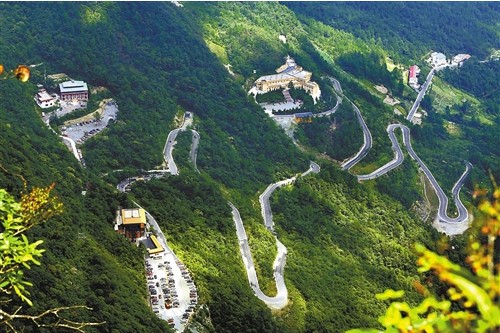 去南川网上搜一下就知道啦,你也是南川人呀 金山旅游景点有哪些