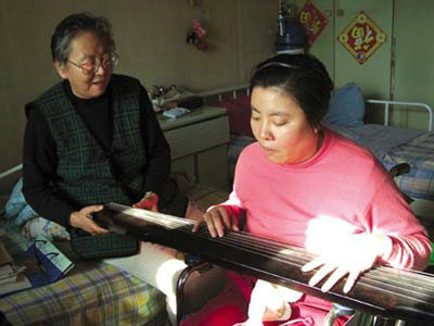 朱令铊中毒案清华被追责 女孩昔日照曝光(组图)