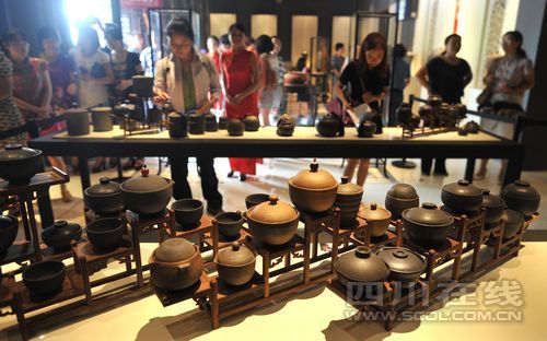 荥窑砂器艺术馆馆长:荥经砂器有养身功能(组图)