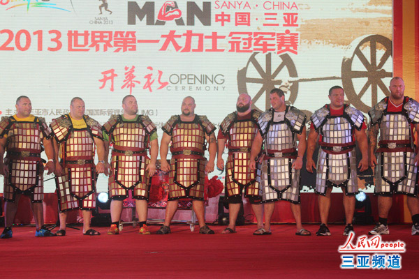 世界第一大力士冠军赛三亚开幕30选手角逐(组图)大力士身着中国传统