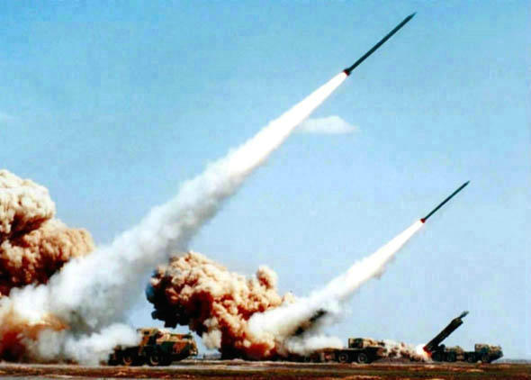 二炮部队发射地空导弹瞬间  解放军地空导弹发射车  中国东风-5远程