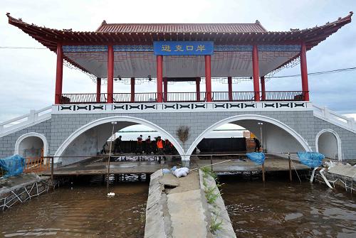 逊克口岸出入境通道"落闸"排险(组图)