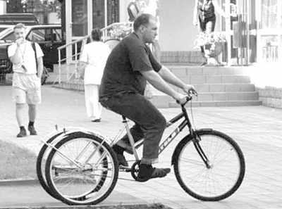 俄为退休老人设计三轮自行车健身(图)