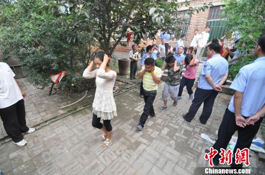河北邯郸打击清理传销窝点 教育、驱散传销人