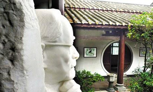 高剑父纪念馆位于一栋居民楼的第一层.