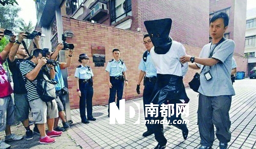 “前男友”涉嫌爆窃被戴上头套拘捕,有消息指其为内地富豪李军。